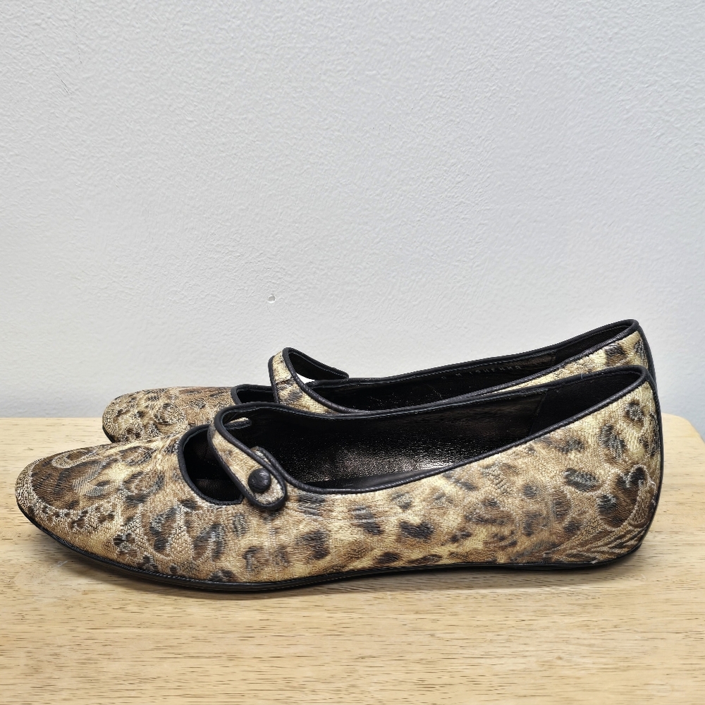 Donald J. Pliner Leopard Print Flats. Size 8